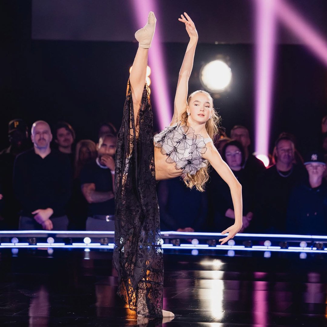 La danseuse Émilie Lavoie en prestation lors de l'épisode 1 de Révolution saison 7